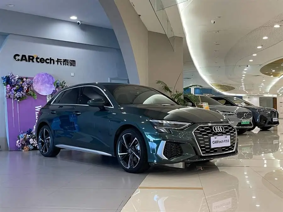 أودي A3 2024 سبورت باك 35 TFSI الطراز الرياضي الأنيق