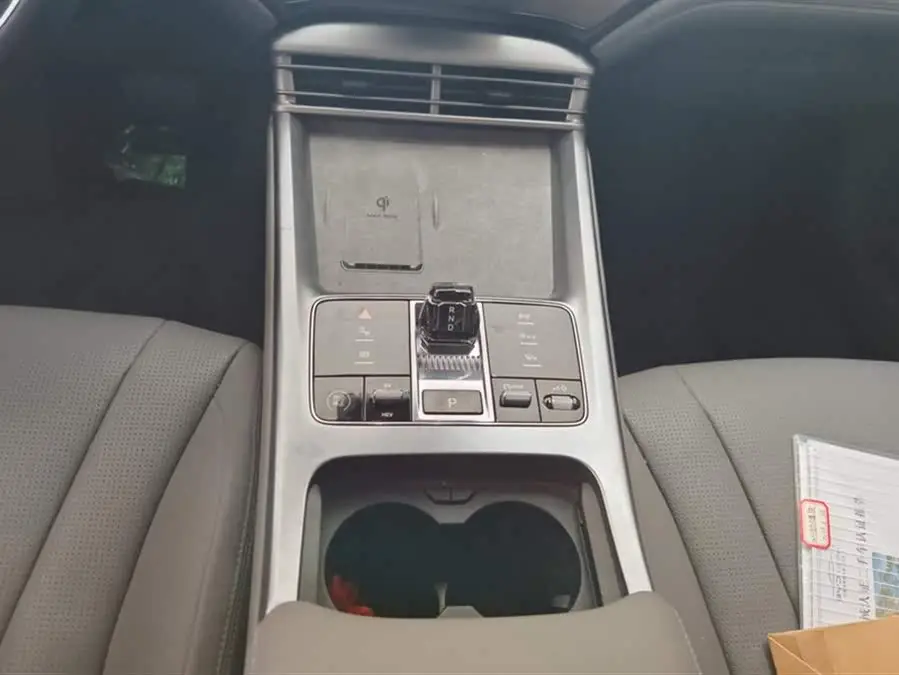 ختم 2024 إصدار الشرف DM-i 1.5L 121 كم فاخرة