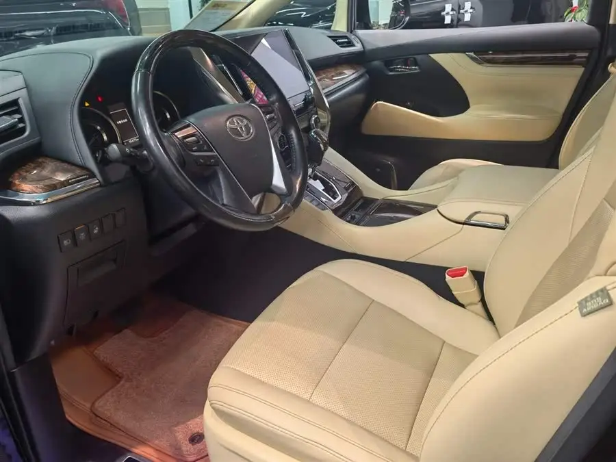 ألفارد 2021 بنظام هجين 2.5 لتر فئة فاخرة