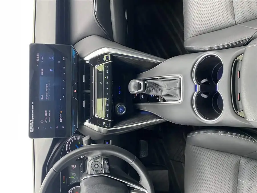 2022 تويوتا هارير بنظام الدفع الهجين 2.5 لتر CVT الدفع الرباعي الفئة الممتازة