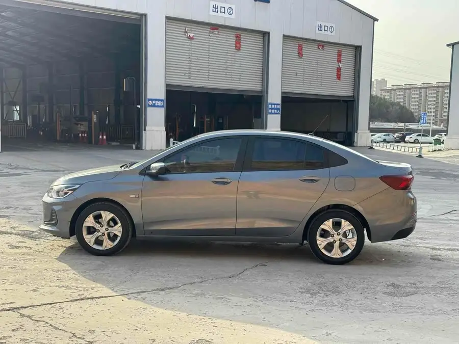 2020 شيفروليه كافاليير 325T أوتوماتيكي إكسينيو