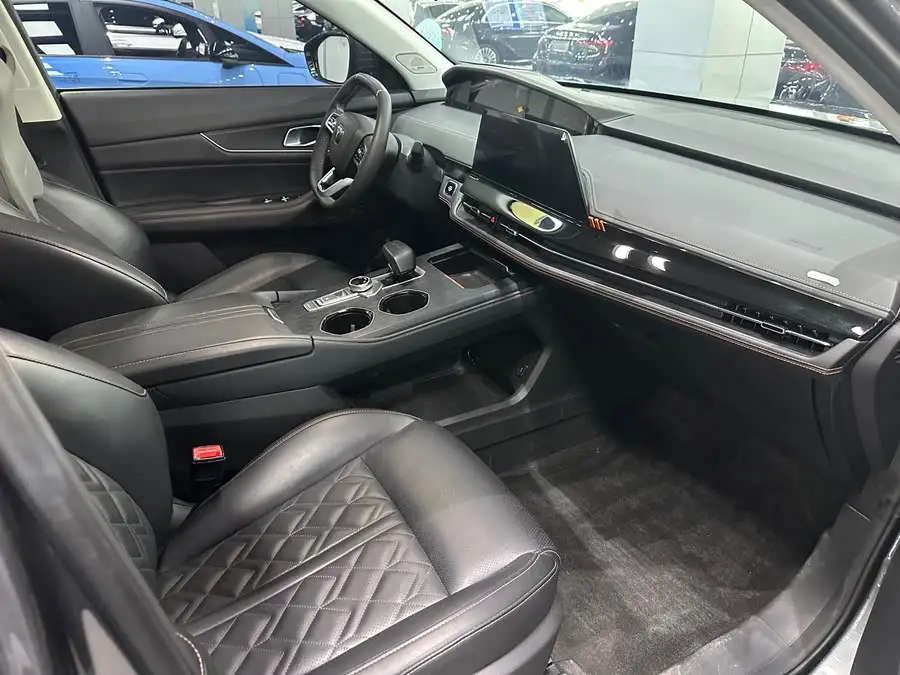 تشانغ آن UNI-K 2021 2.0T المتميزة