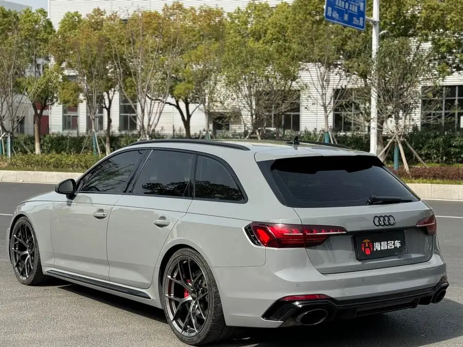 أودي RS 4 2021 طراز RS4 أفانت إصدار بلاك