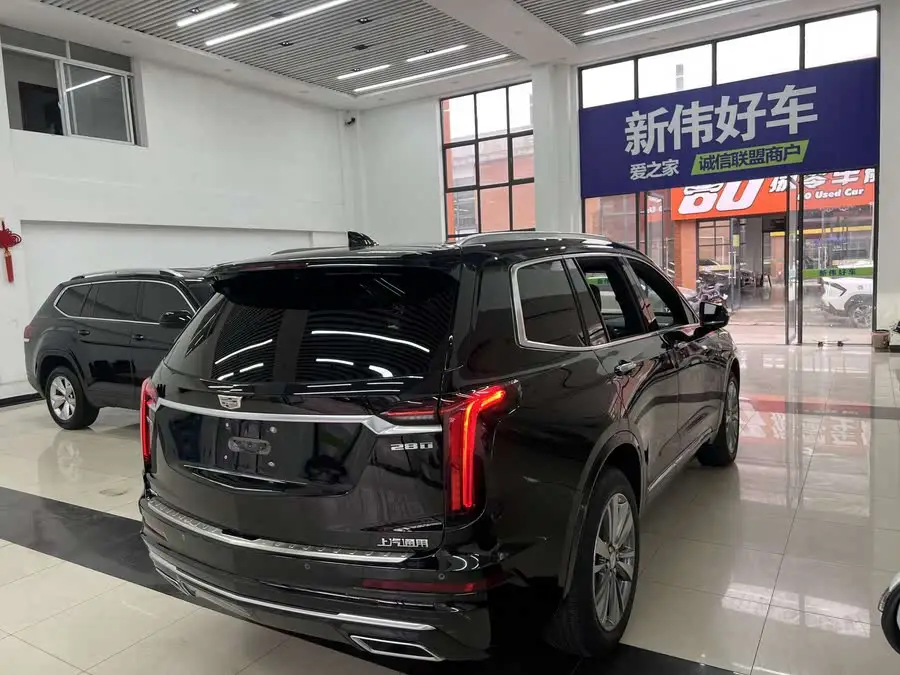 كاديلاك XT6 2021 28T فئة الرفاهية ذات الستة مقاعد