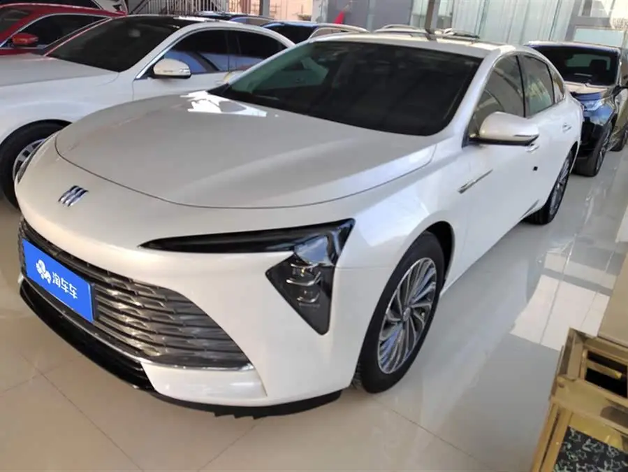 بيوك لاكروس 2023 28T بريميوم