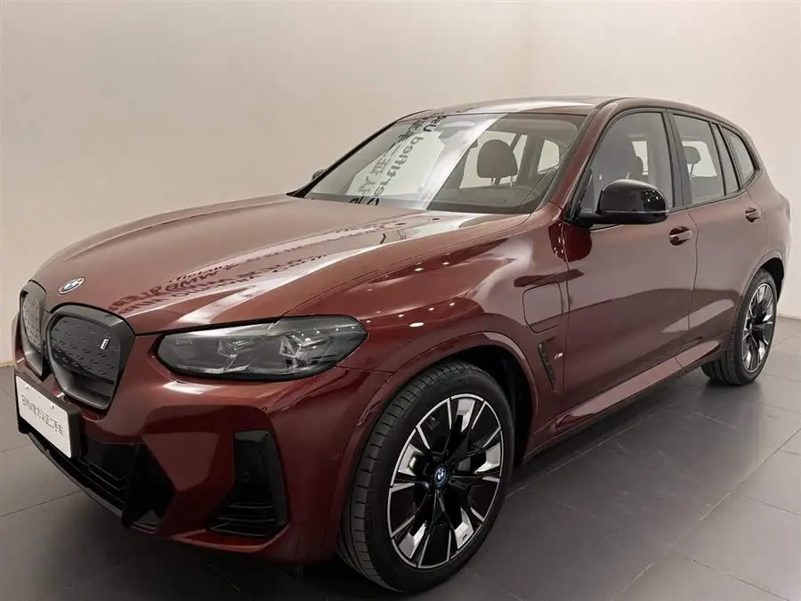 بي إم دبليو iX3 2023 إصدار القيادة