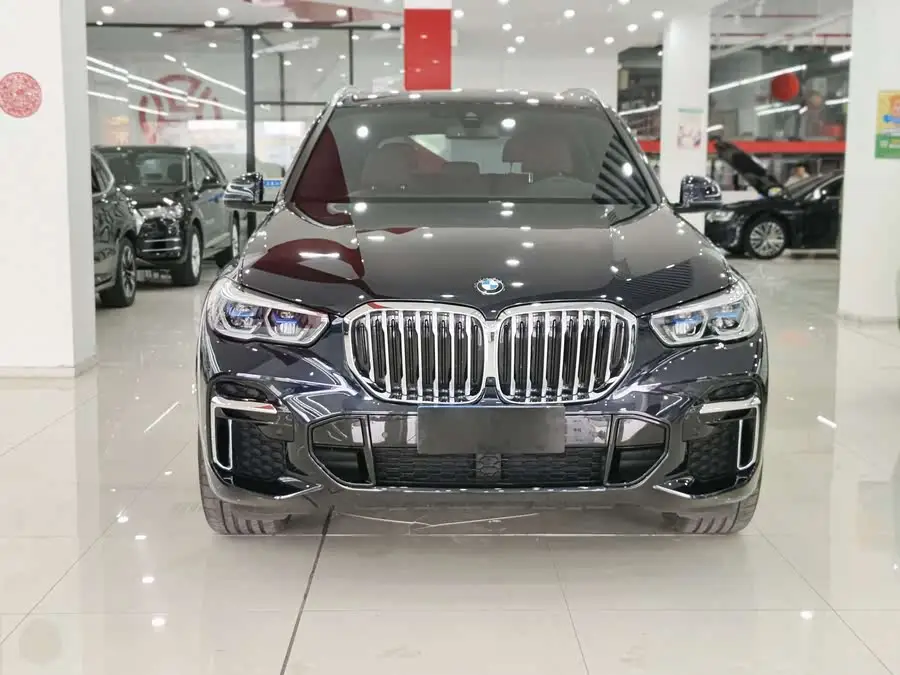 بي إم دبليو X5 2022 xDrive 40Li حزمة رياضية M
