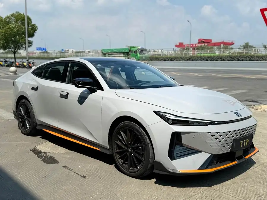 تشانغان UNI-V 2024 1.5T نسخة رياضية فاخرة