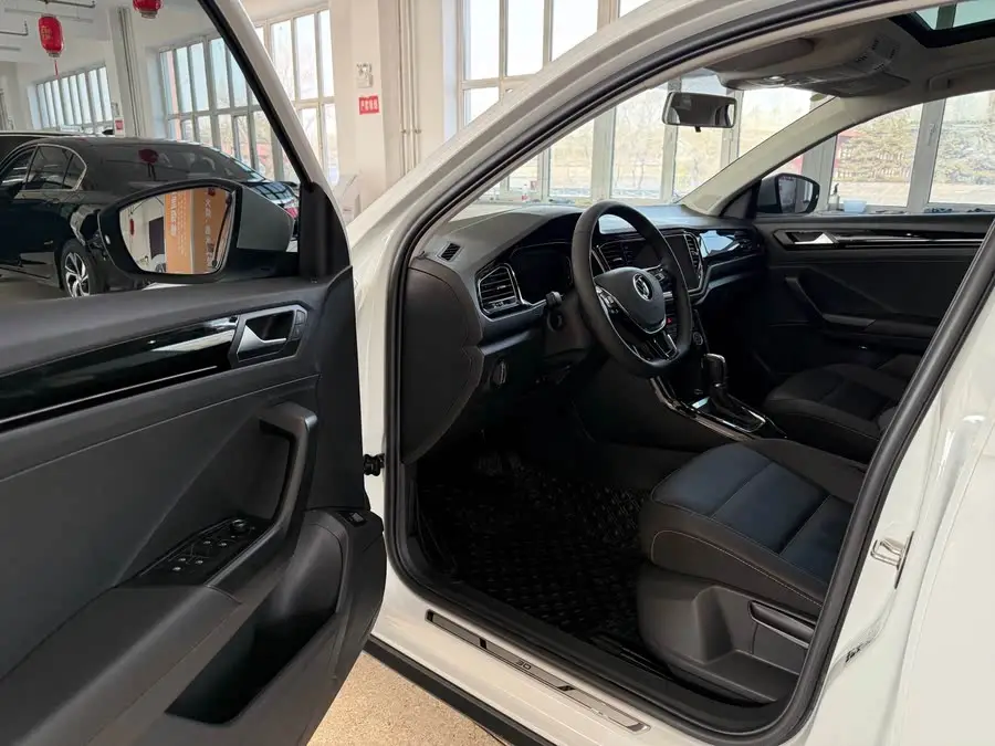 T-ROC 2021 280TSI DSG Two-Wheel Drive Comfort Intelligent Connectivity 30th Anniversary Edition