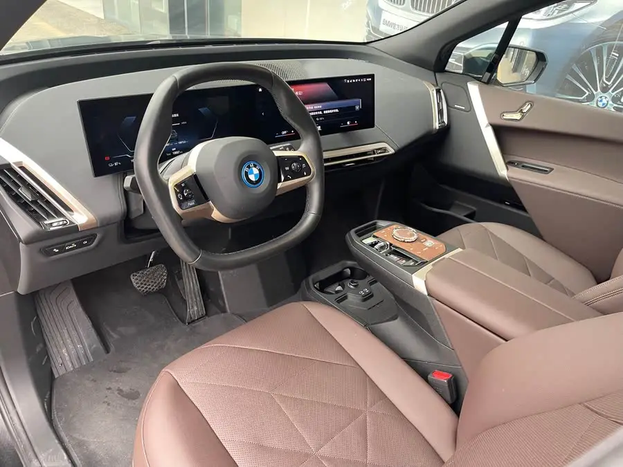 بي ام دبليو آي اكس 2022 xDrive40