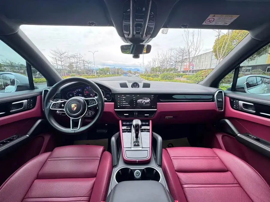 2023 Porsche Cayenne 3.0T Platinum Edition