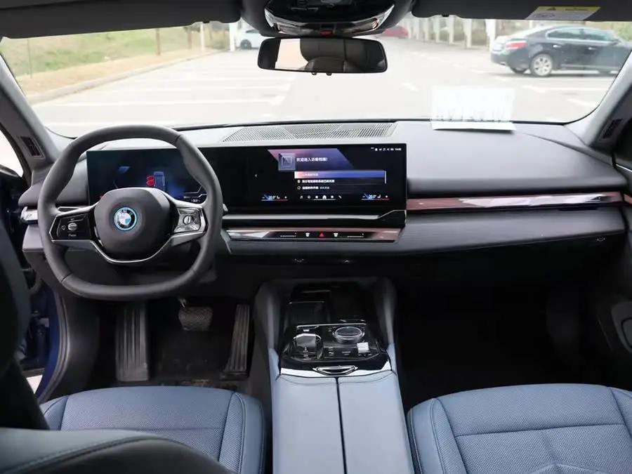BMW i5 2024 eDrive 35L Luxury Edition