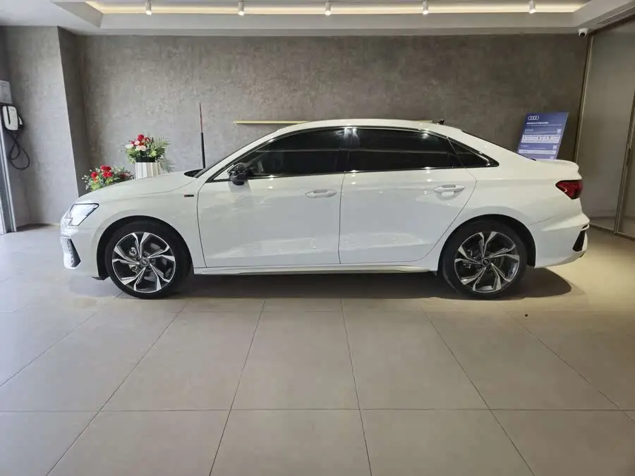 أودي A3 2022 A3L ليموزين 35 TFSI طراز رياضي عصري