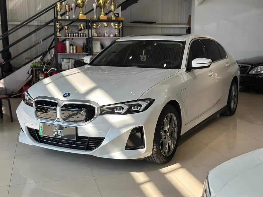 بي إم دبليو i3 2024 eDrive 35 L