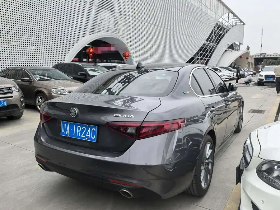 2019 Giulia 2.0T 280HP Luxury Edition