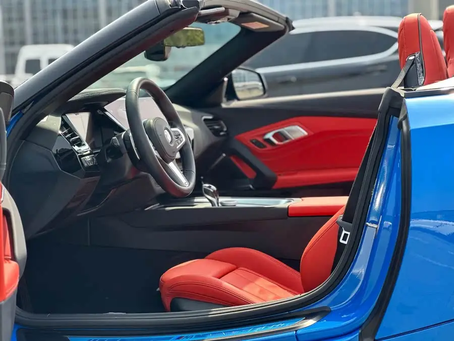 بي إم دبليو Z4 2022 sDrive 25i حزمة الظل الرياضية M