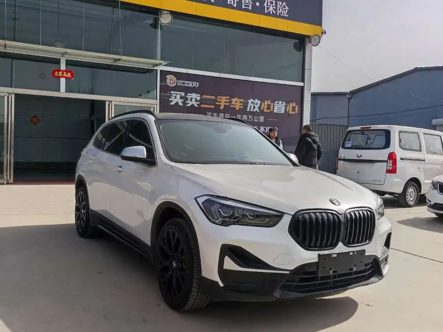 بي إم دبليو X1 2022 xDrive25Li الفاخرة
