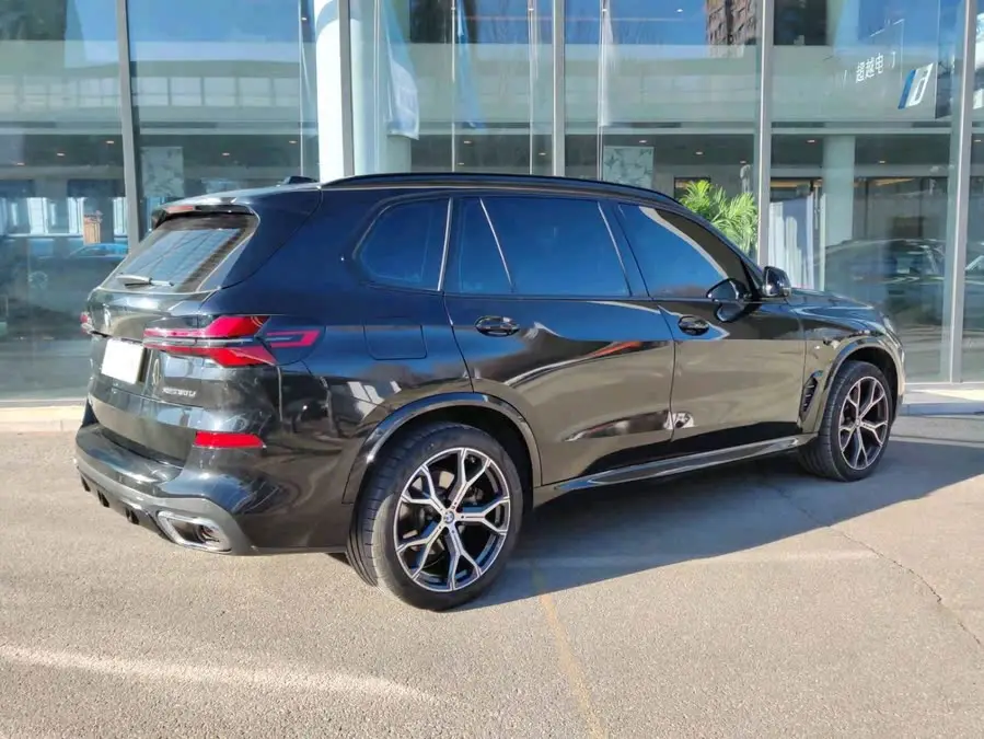 BMW X5 2023 xDrive 30Li M Sport Night Package