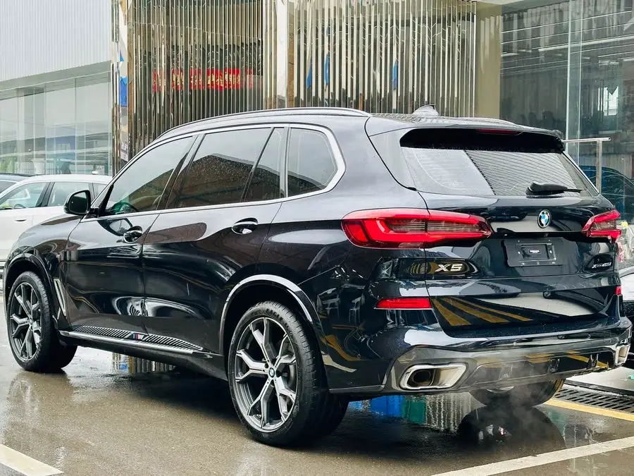 بي إم دبليو X5 2022 طراز مُحدَّث xDrive 40Li حزمة رياضية M