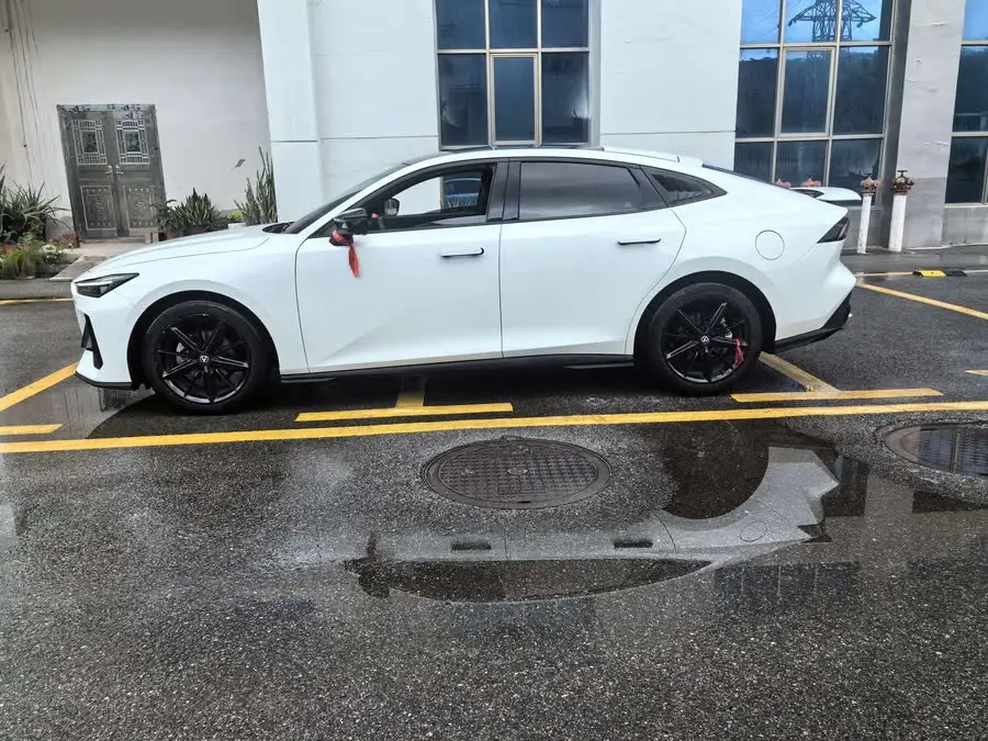 Changan UNI-V 2022 1.5T Premium