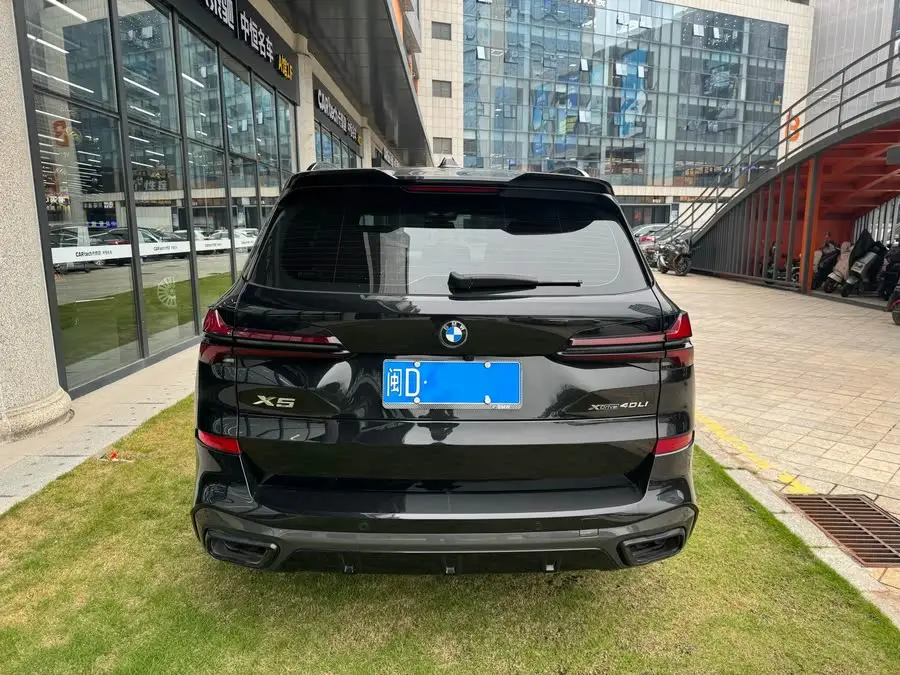 BMW X5 2023 xDrive 40Li M Sport Night Package