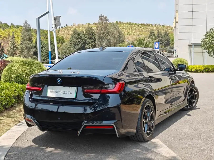 بي إم دبليو i3 2024 eDrive 40 L إصدار الليل