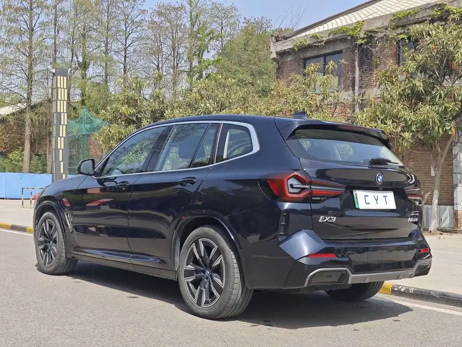 BMW iX3 2022 Leading Edition