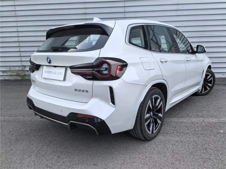 بي إم دبليو iX3 2022 طراز إعادة تصميم رائد