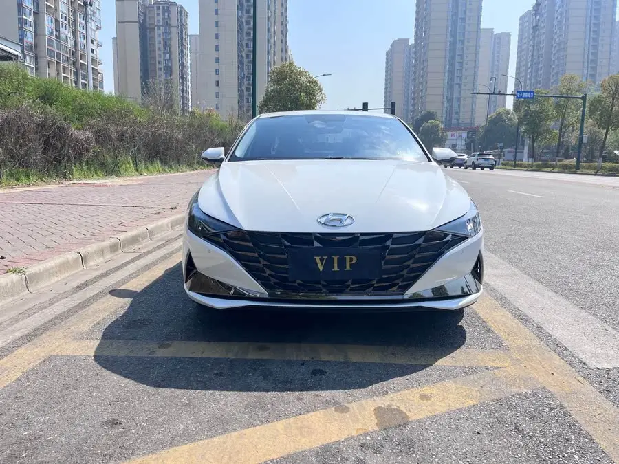 إلنترا 2023 1.5 لتر CVT LUX