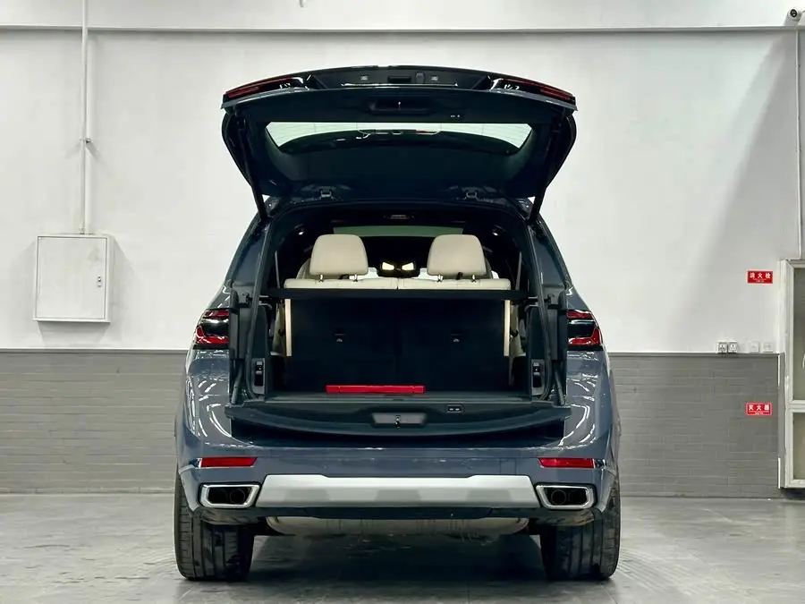 بي إم دبليو X7 2023 xDrive40i الطراز التنفيذي حزمة M الرياضية