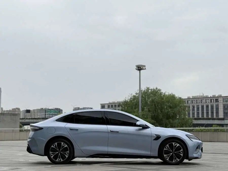 ختم 2022 إصدار 550 كم المدى القياسي دفع خلفي إصدار متميز