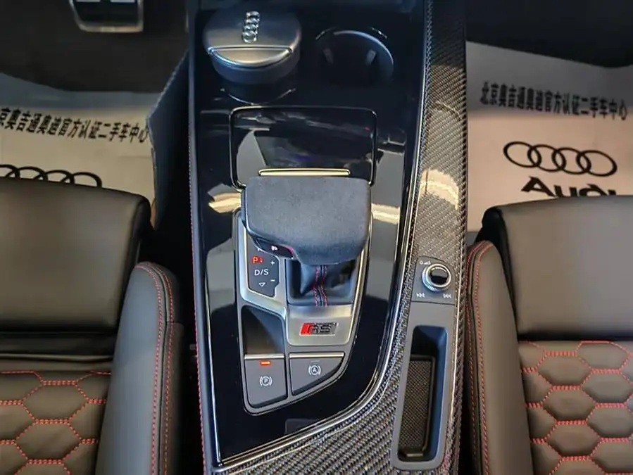 أودي RS 4 2024 RS4 أفانت إصدار بريستيج