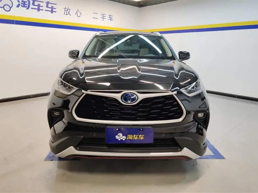 هايلاندر 2022 هايبرد 2.5 لتر دفع رباعي بريميوم 7 مقاعد