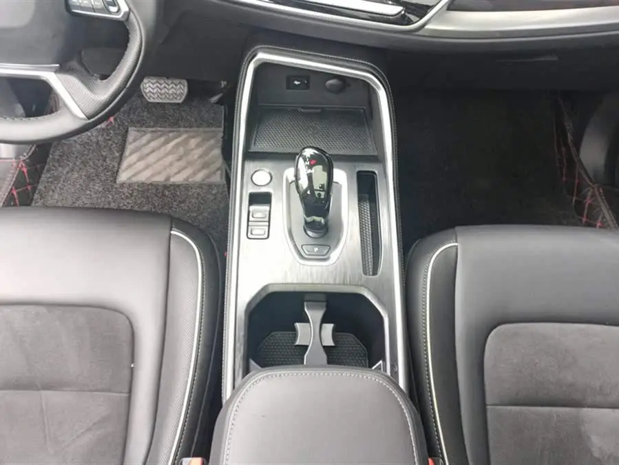 هافال H6 2023 نسخة潮 الوطنية 1.5T أوتوماتيكية بطل