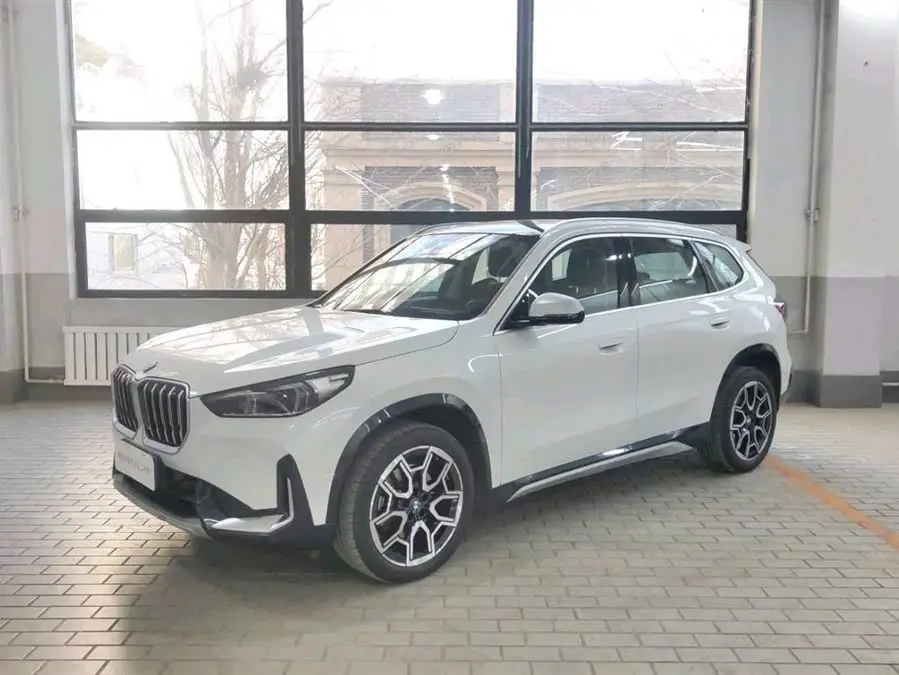 بي إم دبليو X1 2023 sDrive25Li حزمة تصميم X