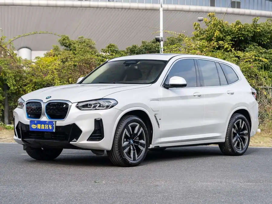 BMW iX3 2023 Leading Edition