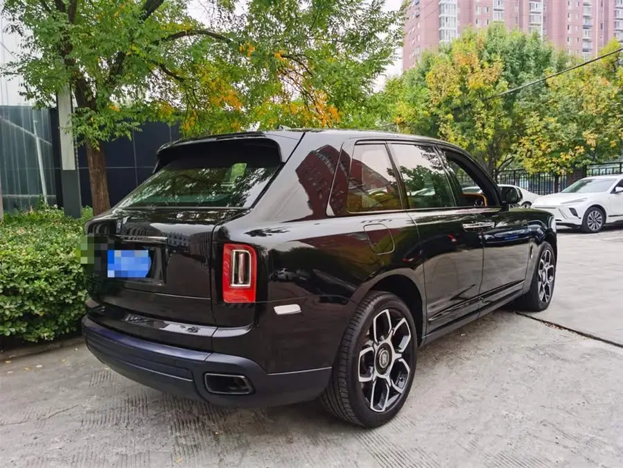 كولينان 2020 طراز بلاك بادج