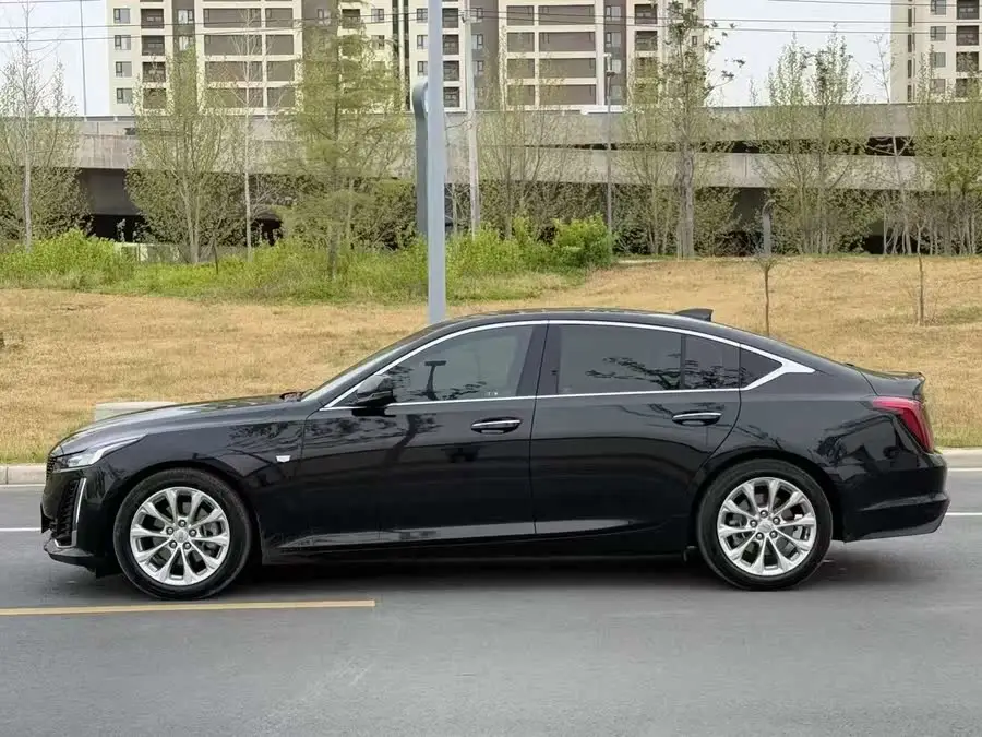 كاديلاك CT5 2023 28T الفاخرة (الإصدار القياسي)