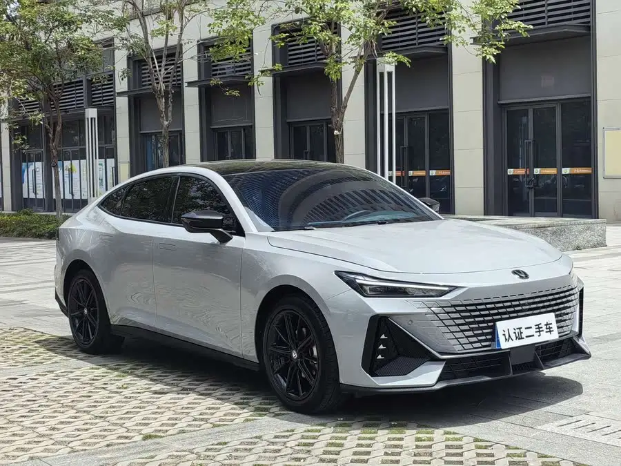 شانجان UNI-V 2022 1.5T الفاخرة