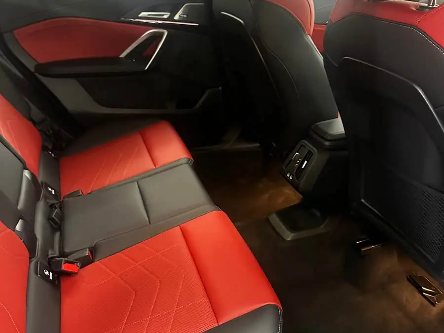 بي إم دبليو X1 2024 sDrive25Li حزمة تصميم X