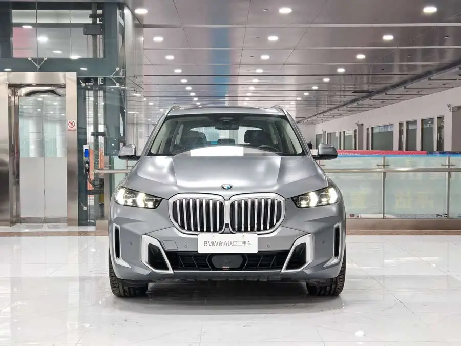 بي إم دبليو X5 2023 xDrive 40Li حزمة رياضية ليلية