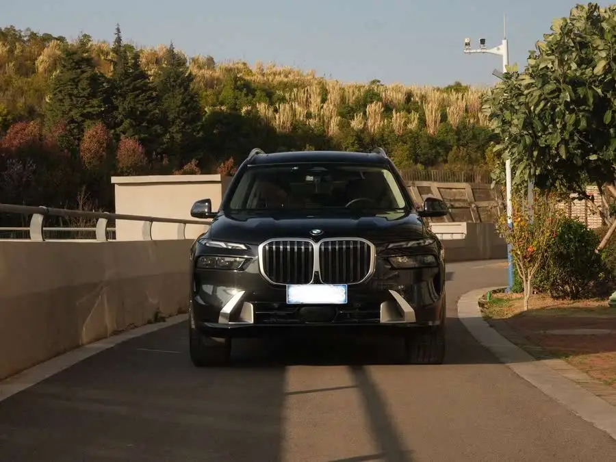 BMW X7 2023 xDrive40i Luxury Package