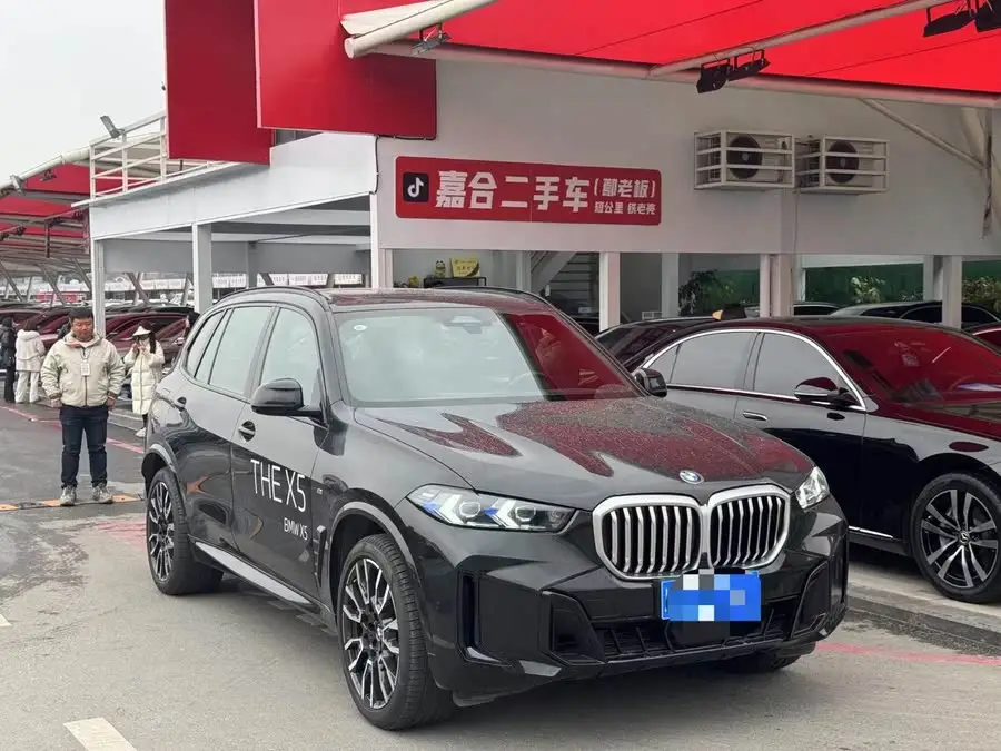 بي إم دبليو X5 2023 xDrive 40Li حزمة الرياضة M