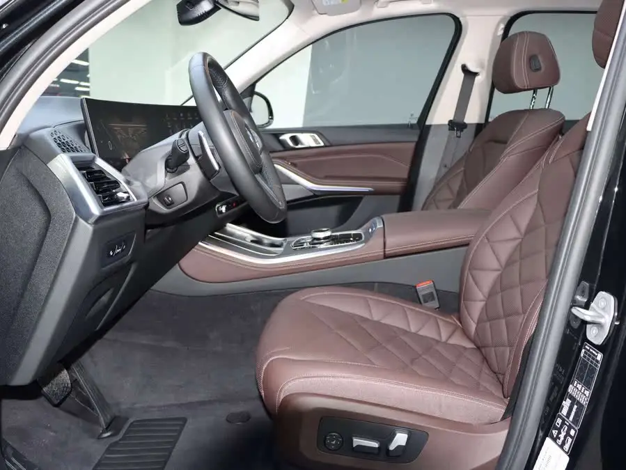 بي إم دبليو X5 2023 xDrive 30Li طراز فاخر M حزمة رياضية ليلية