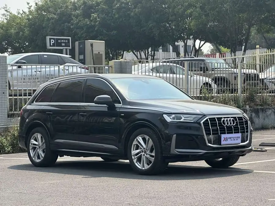Audi Q7 2023 45 TFSI quattro S line Sport