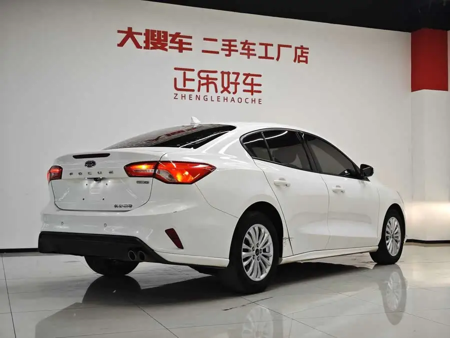 2020 فورد فوكس 3 صناديق EcoBoost 180 أوتوماتيكي عصري