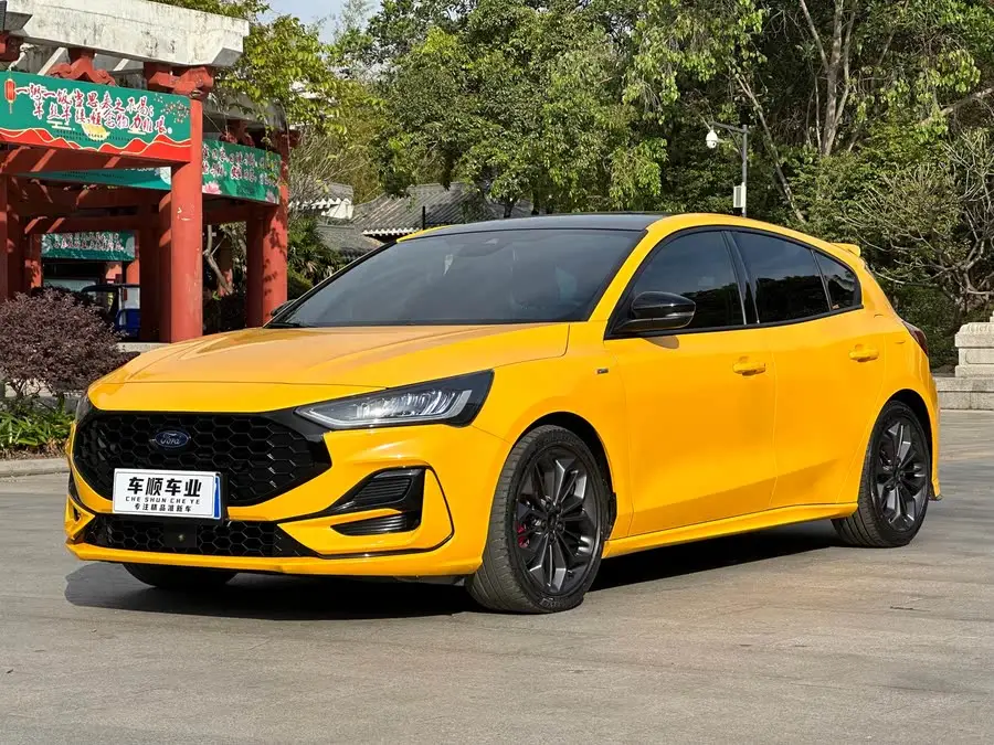 2022 فورد فوكس 2.0 إيكو بوست 180 أوتوماتيكي ST لاين