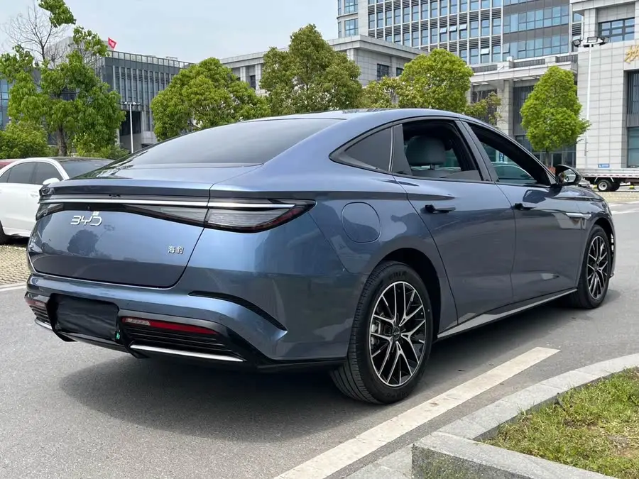 سَيّارة سِيلُون 2023 مُتِكَيّف DM-i 1.5L 121كم فاخرة