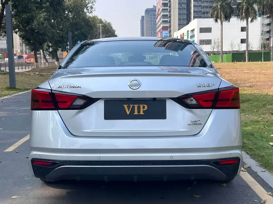 تيانا 2020 2.0T XL Upper AD1 إصدار الملاحة الذكية