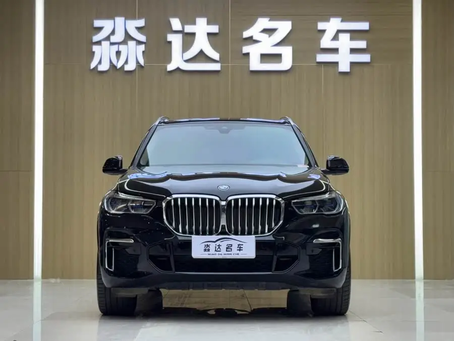 بي إم دبليو X5 2022 xDrive 30Li حزمة M الرياضية الحصرية